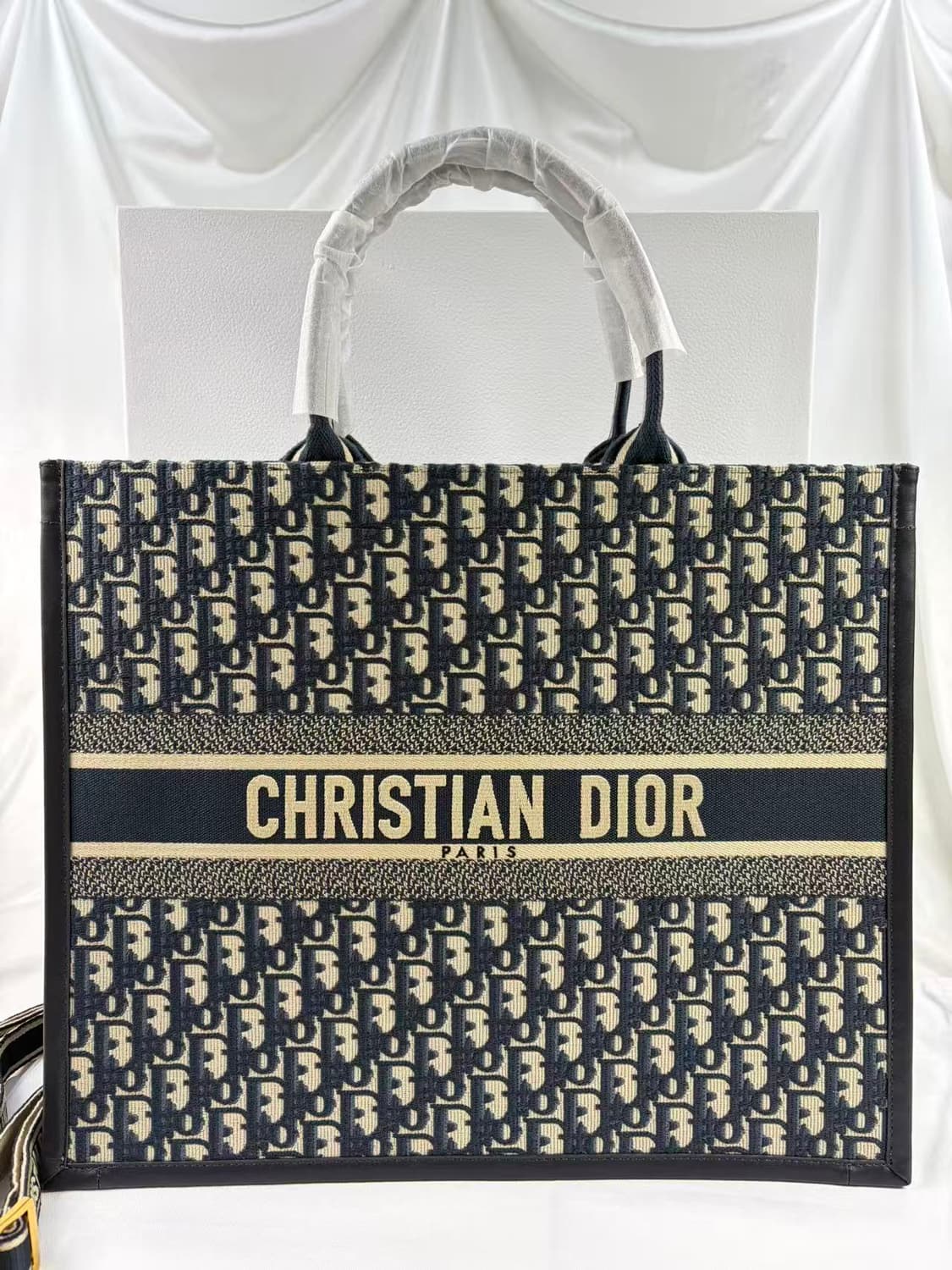 디올 오블리크 북 토트 레더 라지 백 상품이미지1