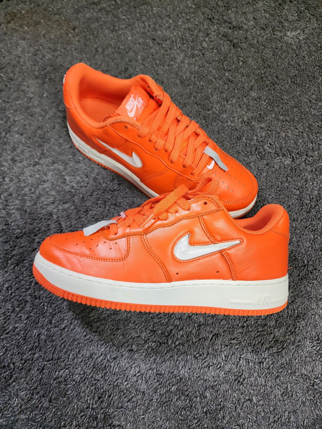 나이키 에어포스1 로우 컬러 오브 더 먼스 세이프티 오렌지   상품이미지1