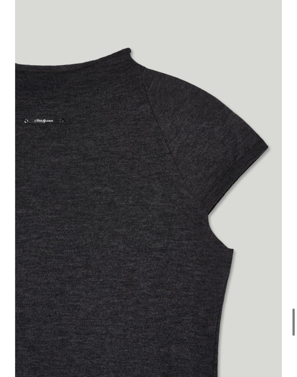 어랜 aaran 캡 슬리브 하프넥 니트웨어 민소매 차콜 상품이미지2