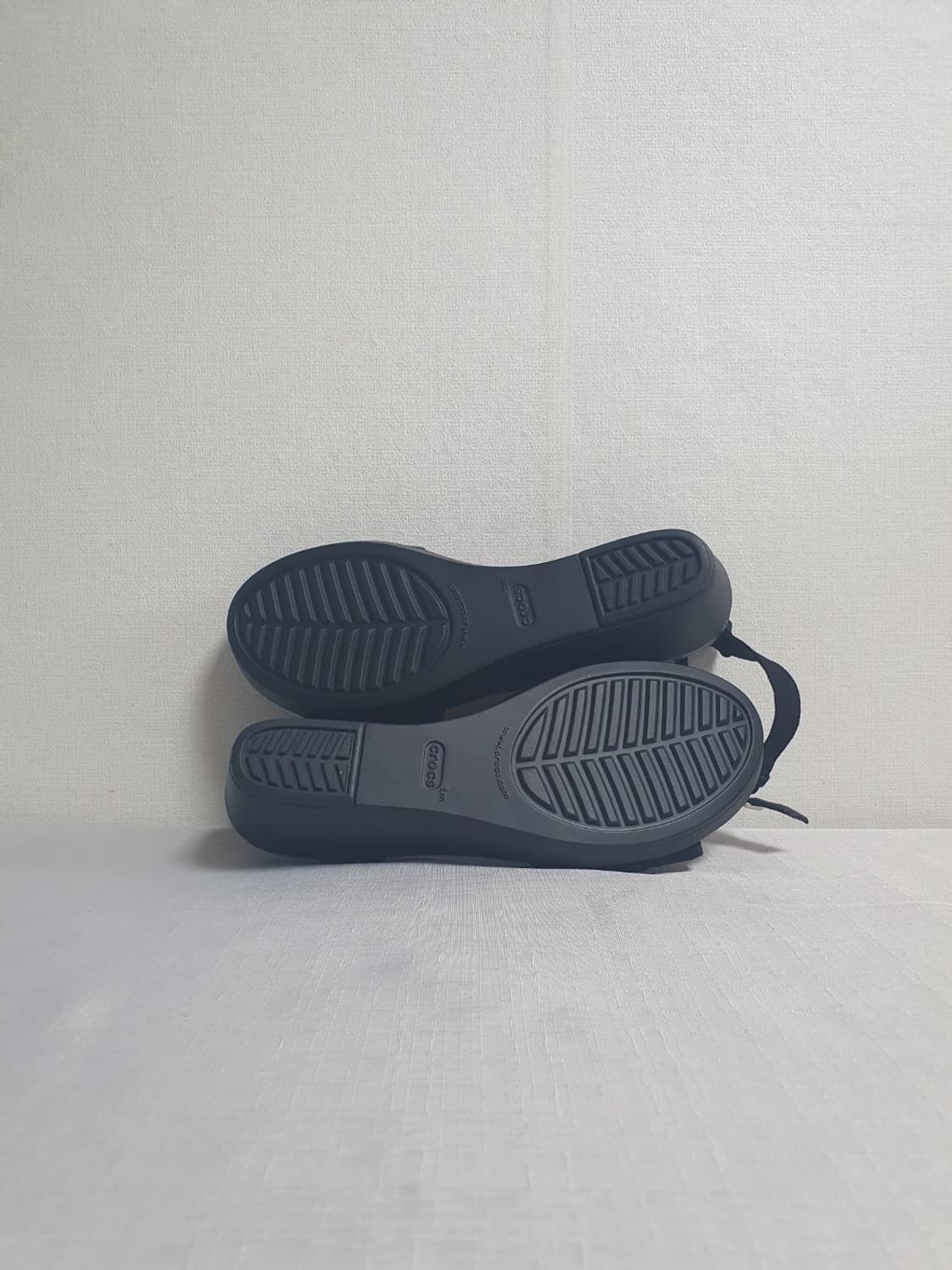 230mm 크록스 레이안 앵클 시퀸 웨지 샌들 블랙 상품이미지8