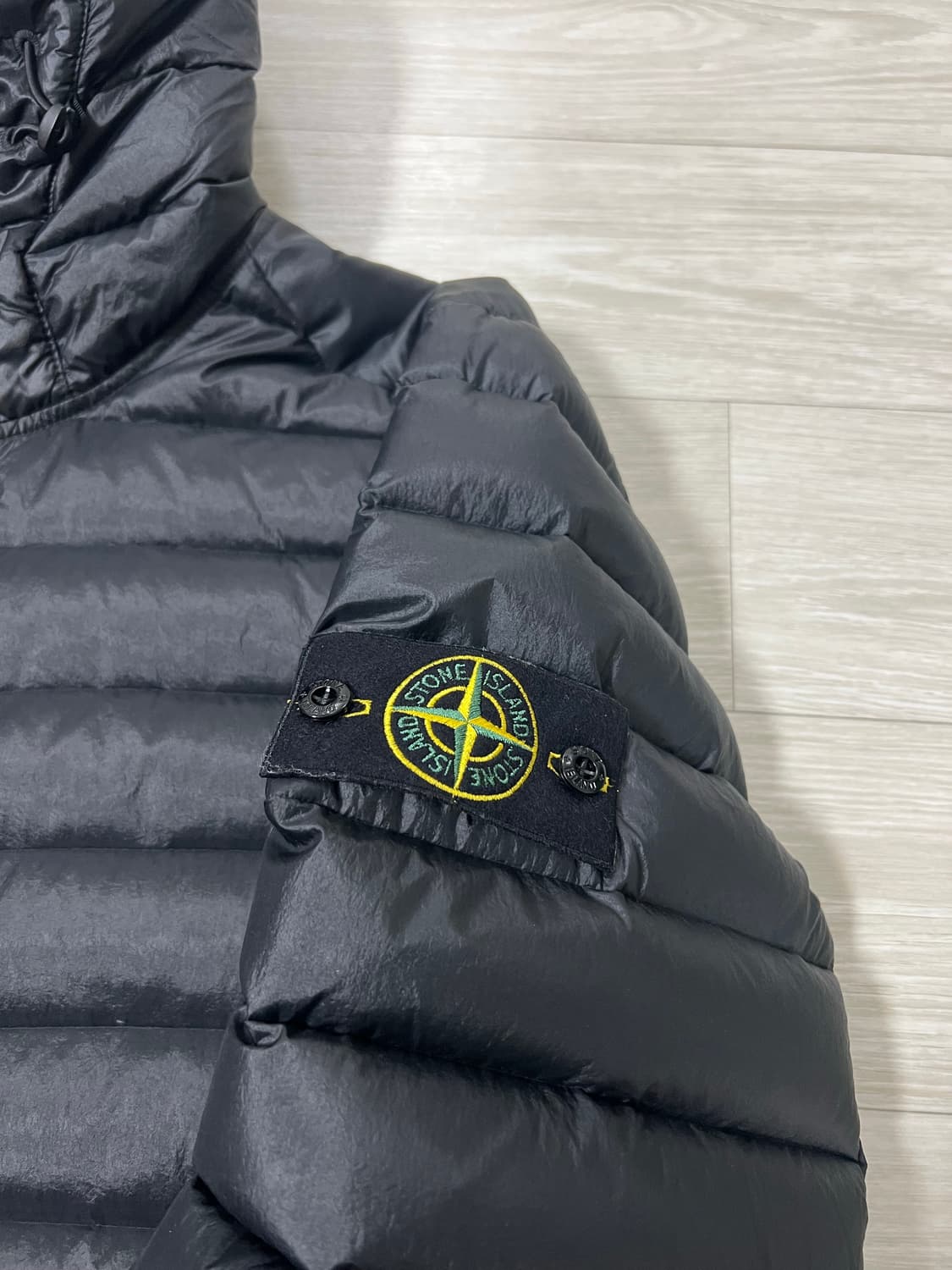 스톤아일랜드 룸우븐 경량패딩 후드 24FW  상품이미지2