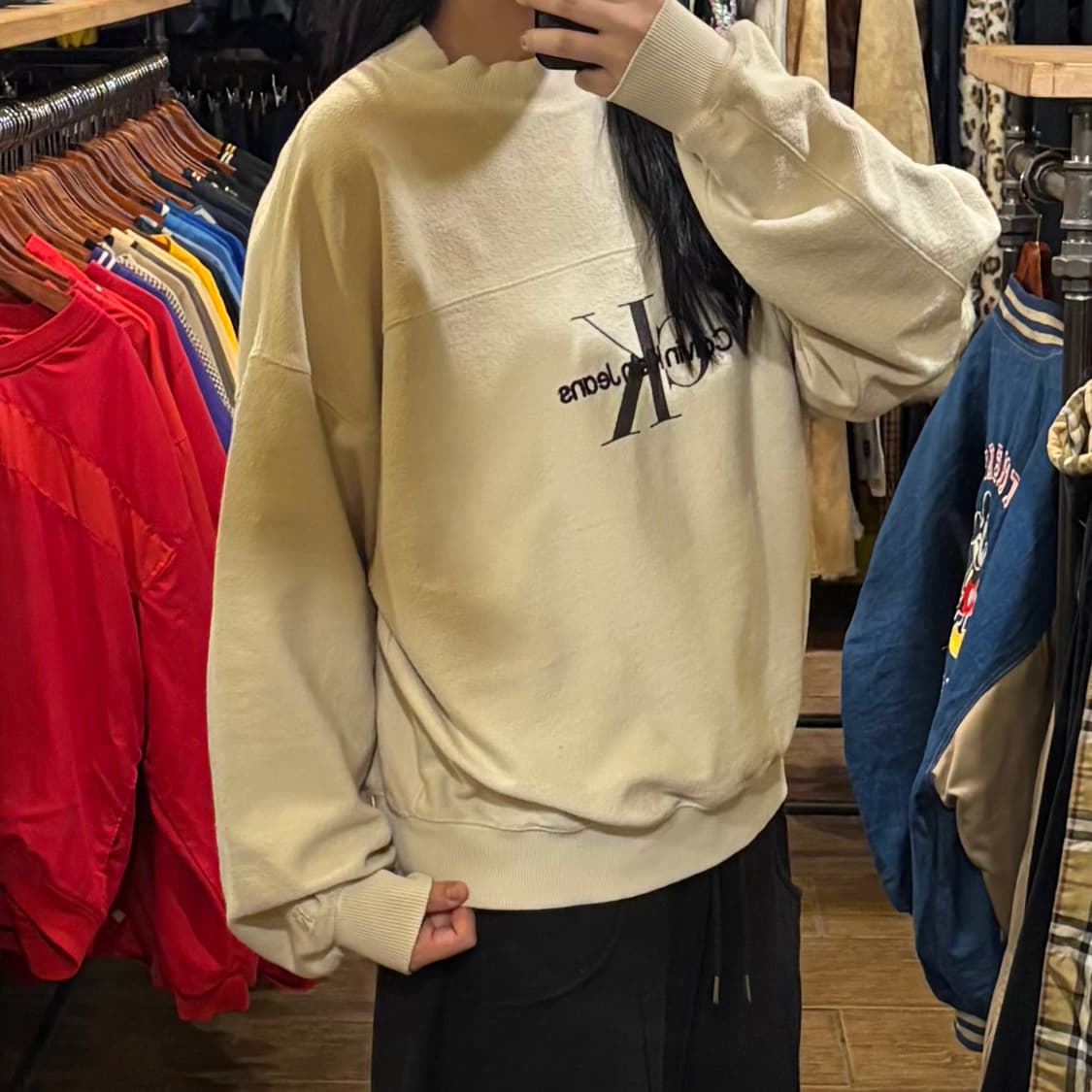 [HI] 켈빈클라인 미니멀 로고 크림 맨투맨 상품이미지4