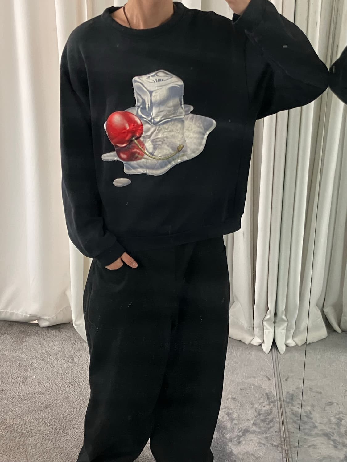 아크네 스튜디오 블랙 체리 스웨트셔츠 M 상품이미지6