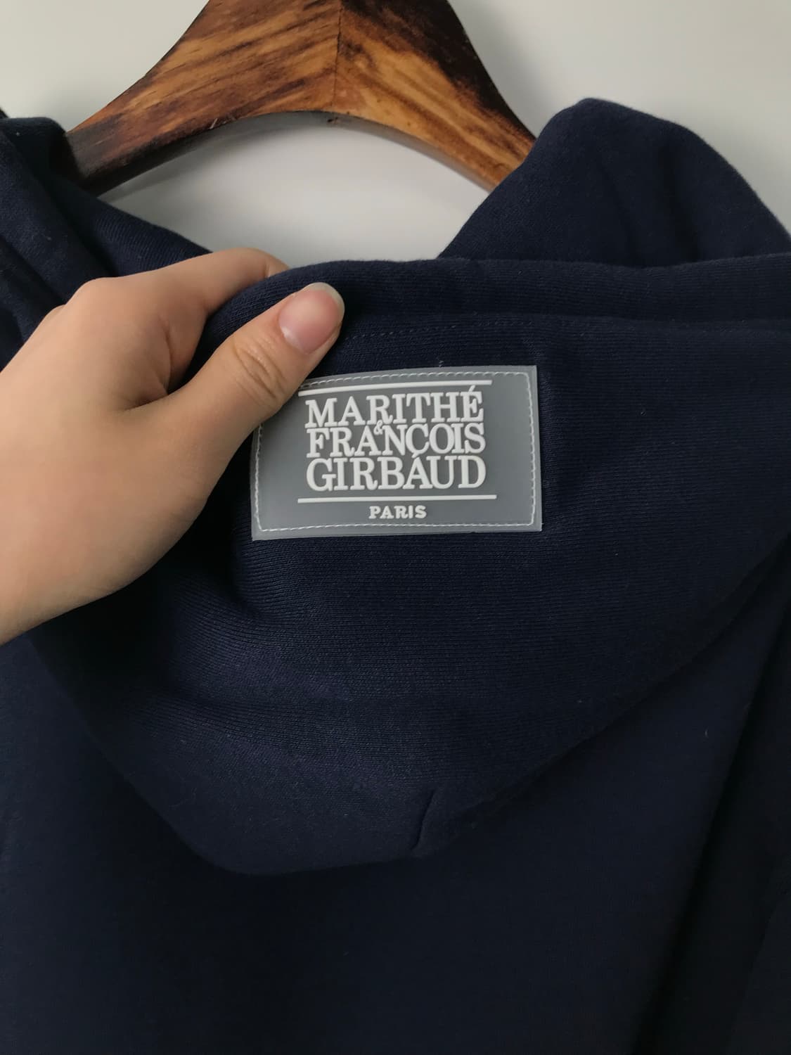 마리떼프랑소와저버 자수로고 네이비 후드티  상품이미지5