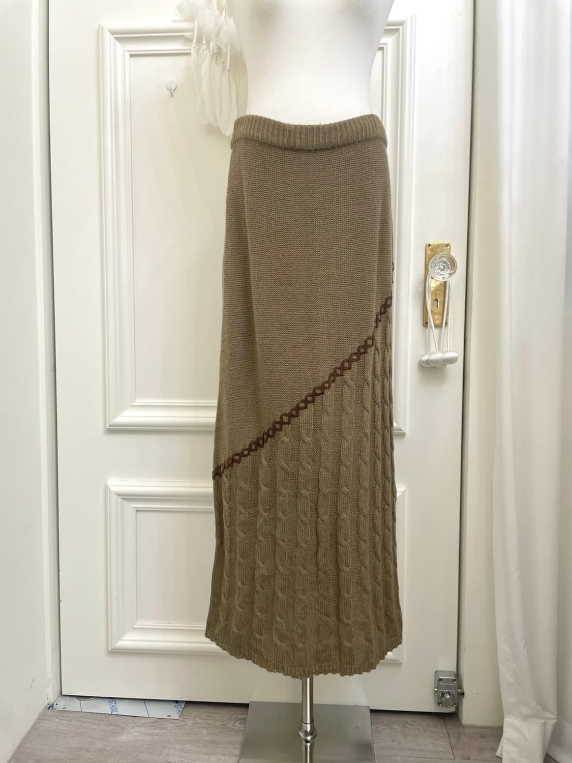 brown twist point mori long skirt 상품이미지1