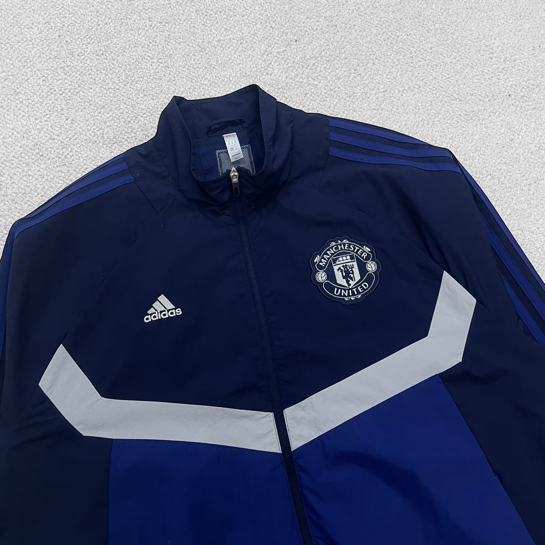 아디다스 맨체스터유나이티드 szn 바람막이 자켓 상품이미지2