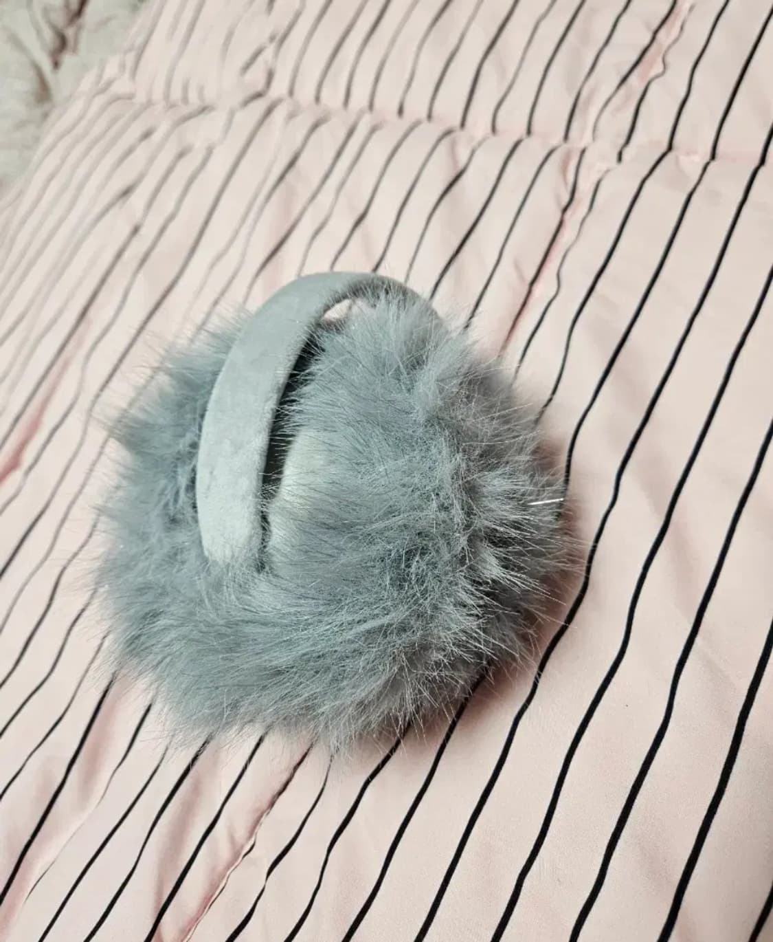 (택포) 접이식 털 귀마개 그레이 y2k 갸루 감성 털 귀도리 상품이미지3