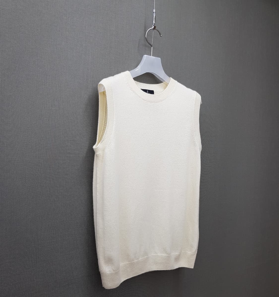 한섬 랑방 2023  캐시미어 슬리브리스 니트 F90 사이즈 상품이미지3