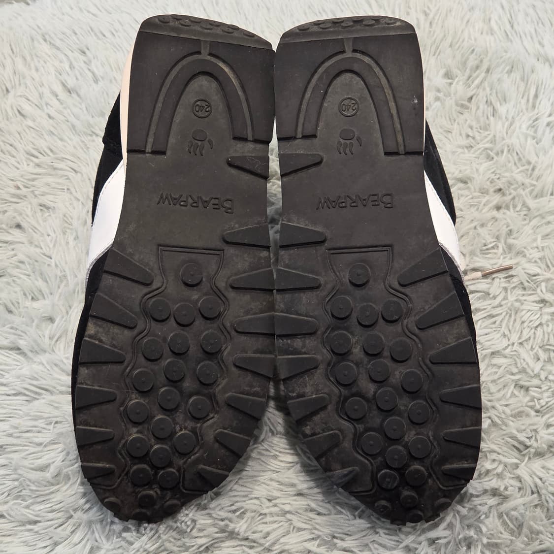 1w-28:베어파우(BEARPAW) 레트로 러너 스니커즈 블랙 24cm 상품이미지9