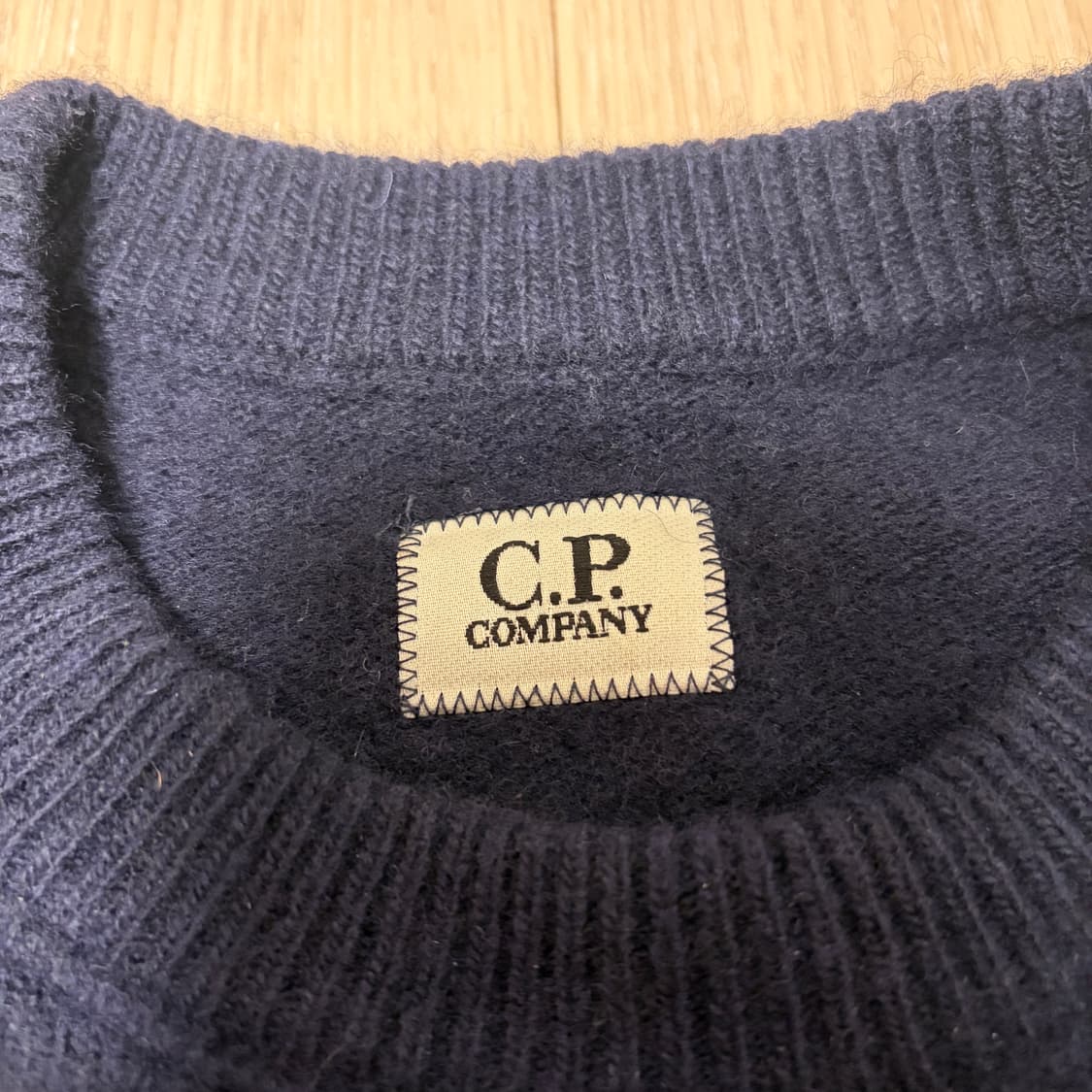 CP 컴퍼니 렌즈와펜 램스울 크루넥 니트 상품이미지2
