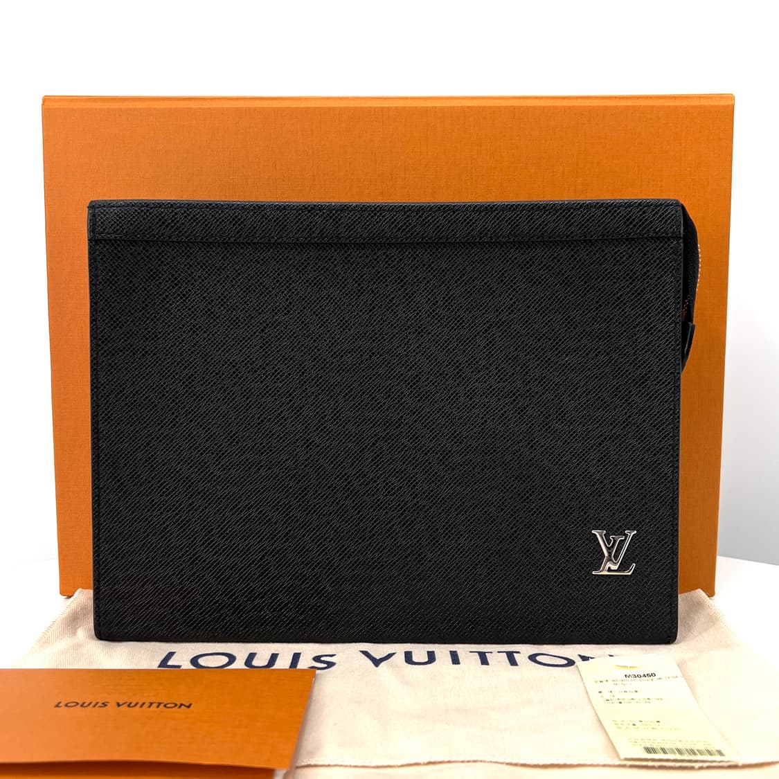 [25년식] 루이비통 LV 타이가 포쉐트 보야주 클러치백 블랙 상품이미지1