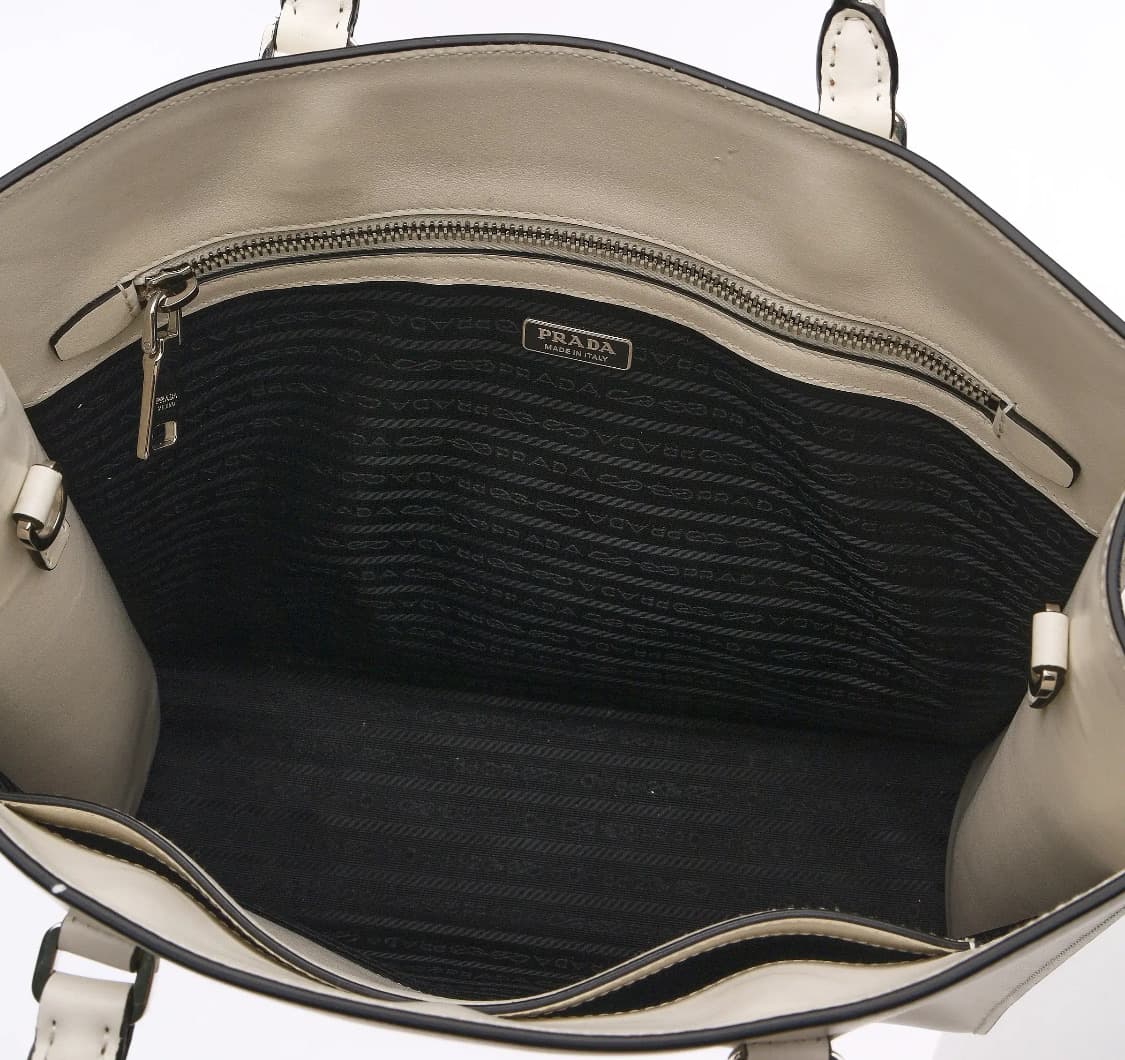[S급] 프라다 레더 핸드백 화이트 판매합니다!!! 상품이미지7