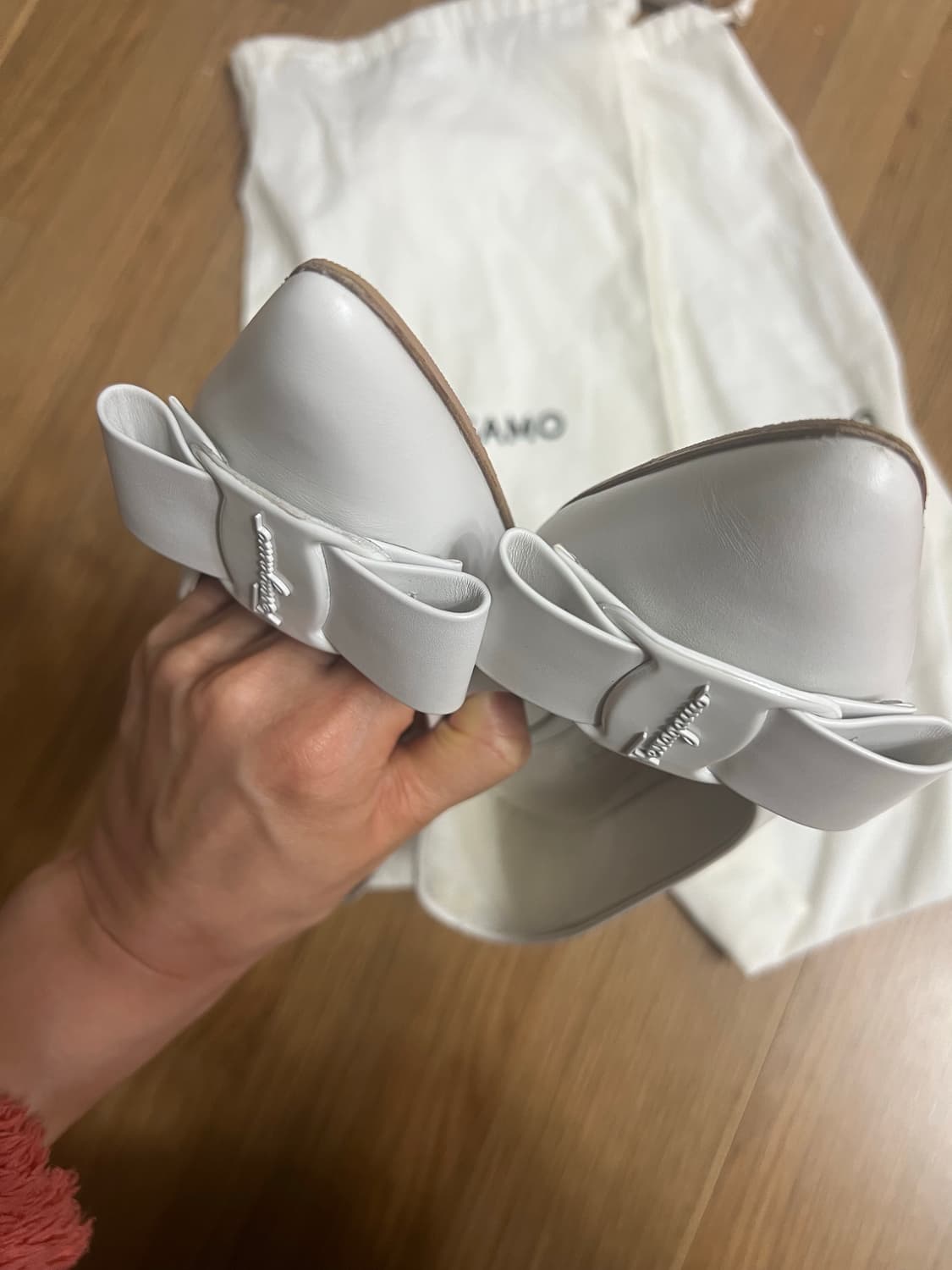 페레가모 뉴비바플랫 화이트 6.5 C볼 상품이미지5