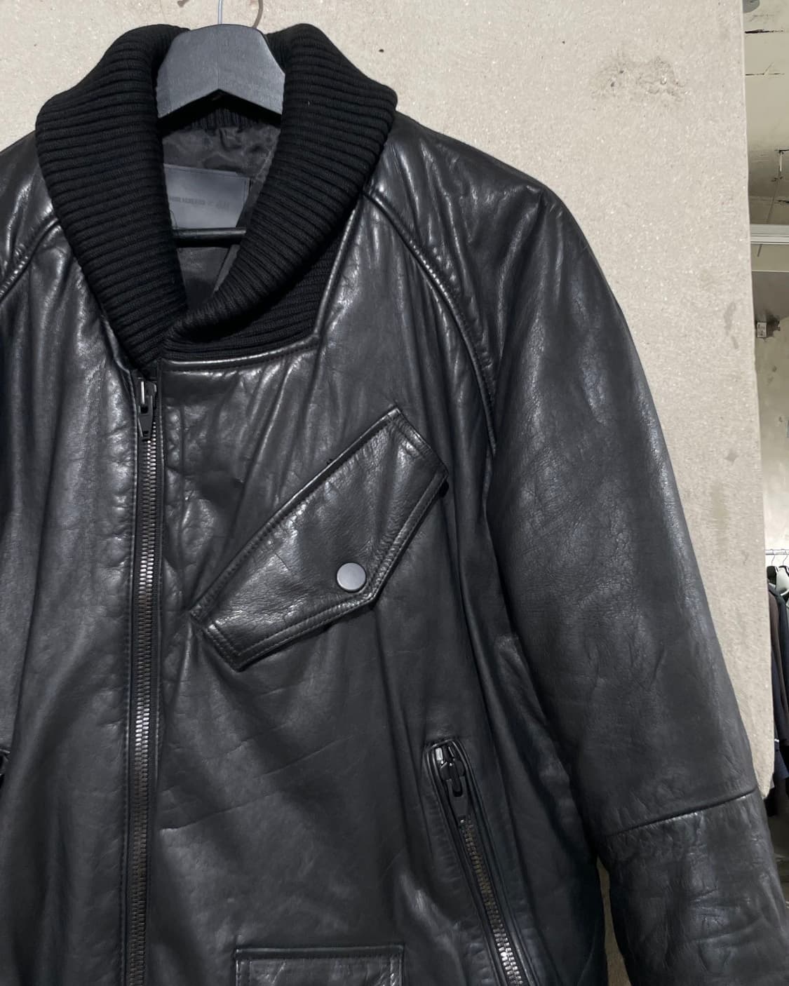 알렉산더 왕 x h&m 블랙 패디드 카우 레더 자켓 상품이미지3