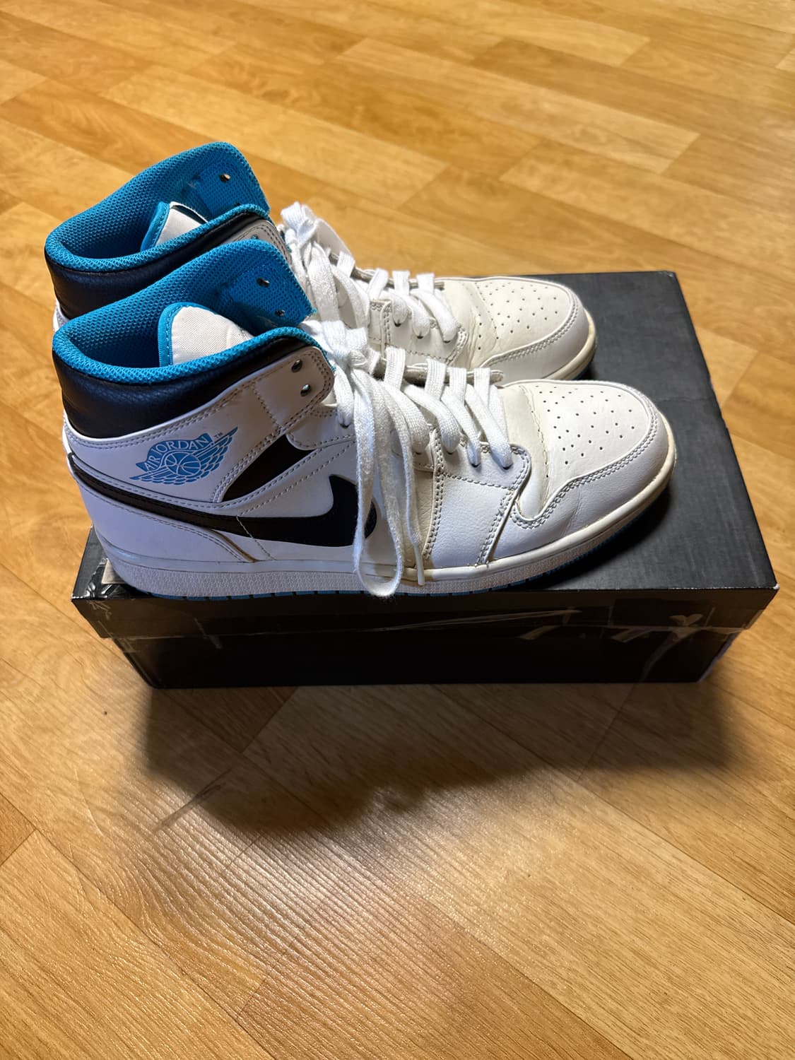 나이키 조던 1 미드 레이저 블루 275 상품이미지2