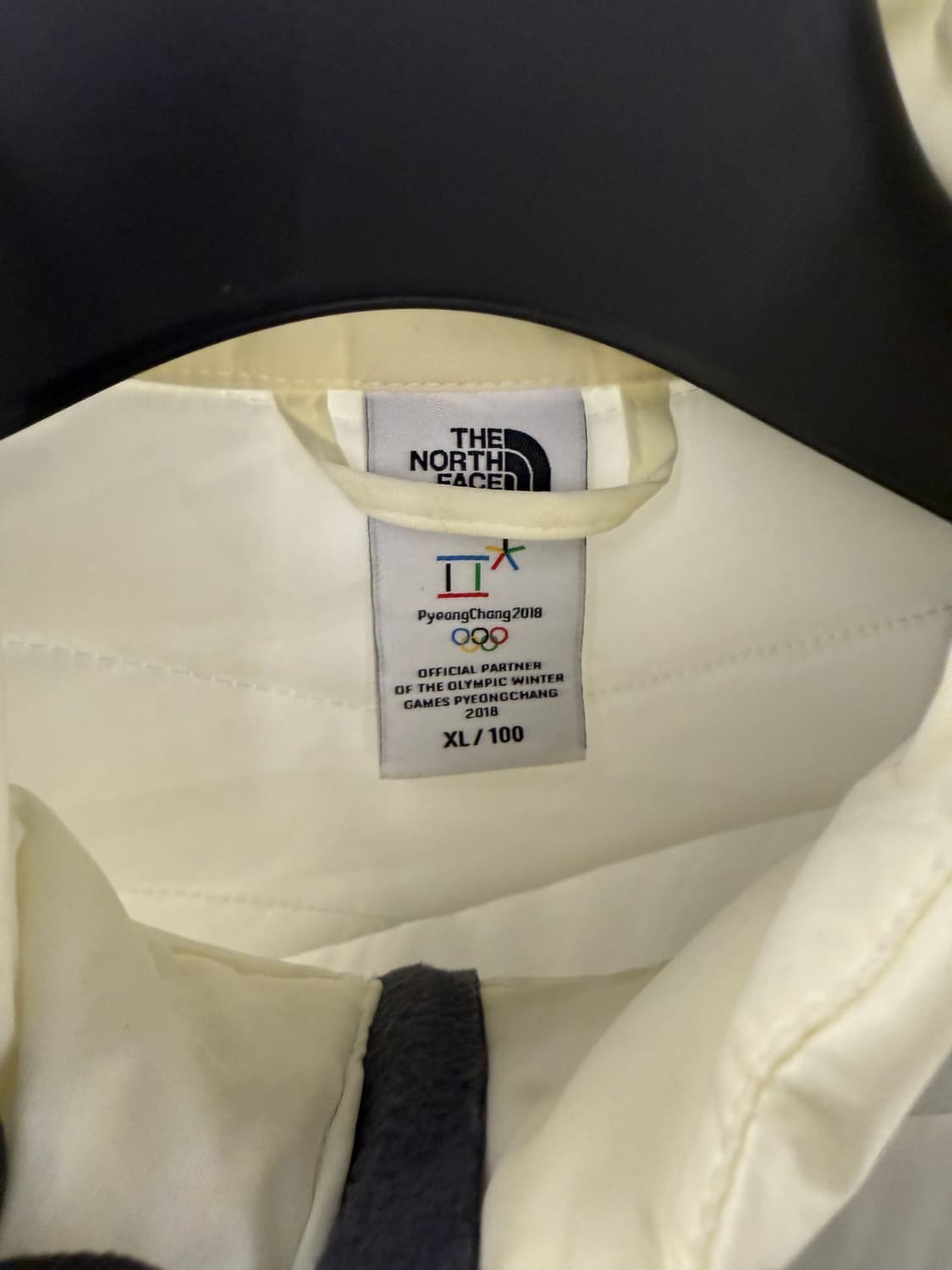 노스페이스 평창 여성 화이트 경량패딩 XL 이승훈선수 싸인 상품이미지3