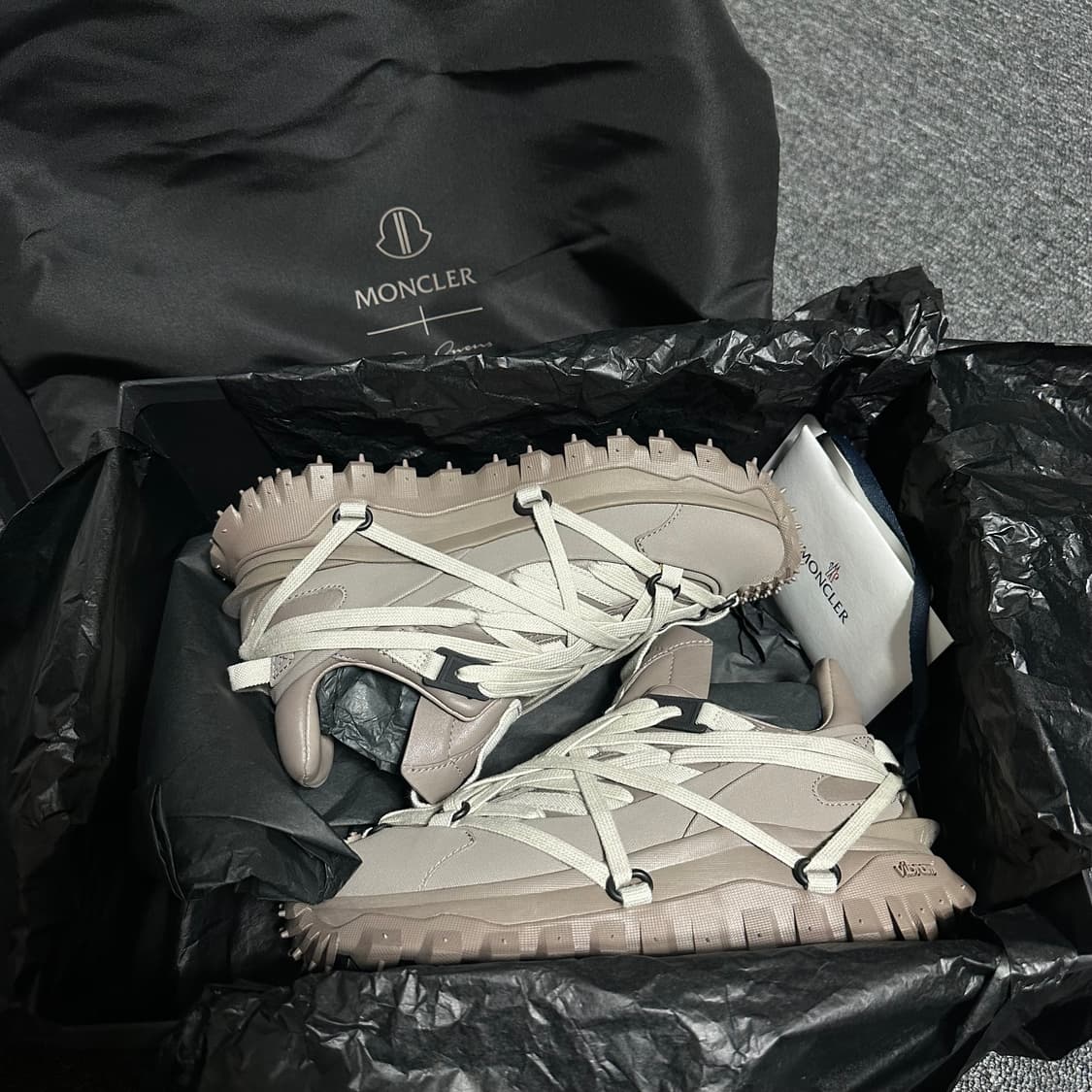 릭오웬스 몽클레어 24FW 트레일그립 메가레이스 상품이미지1