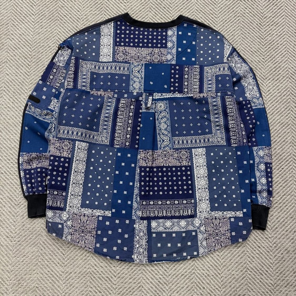 프리즘웍스 로맨틱크라운 페이즐리 맨투맨 v2632 상품이미지2