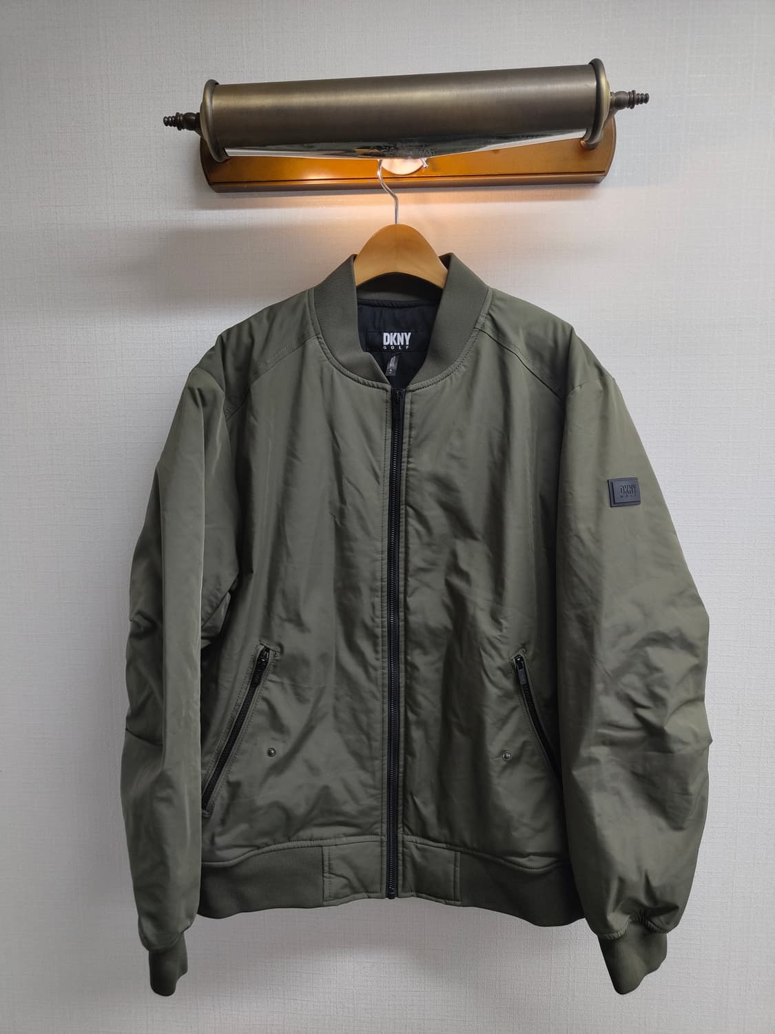 L) DKNY GOLF ma-1 점퍼 팝니다 상품이미지1