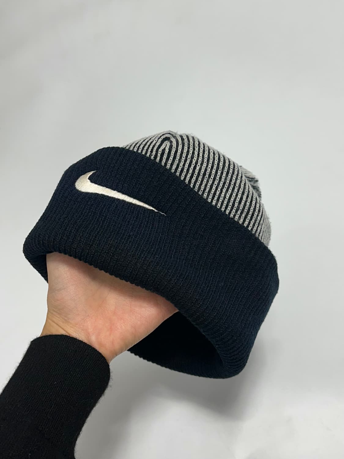 나이키 90s 스우시 방울 비니 상품이미지3