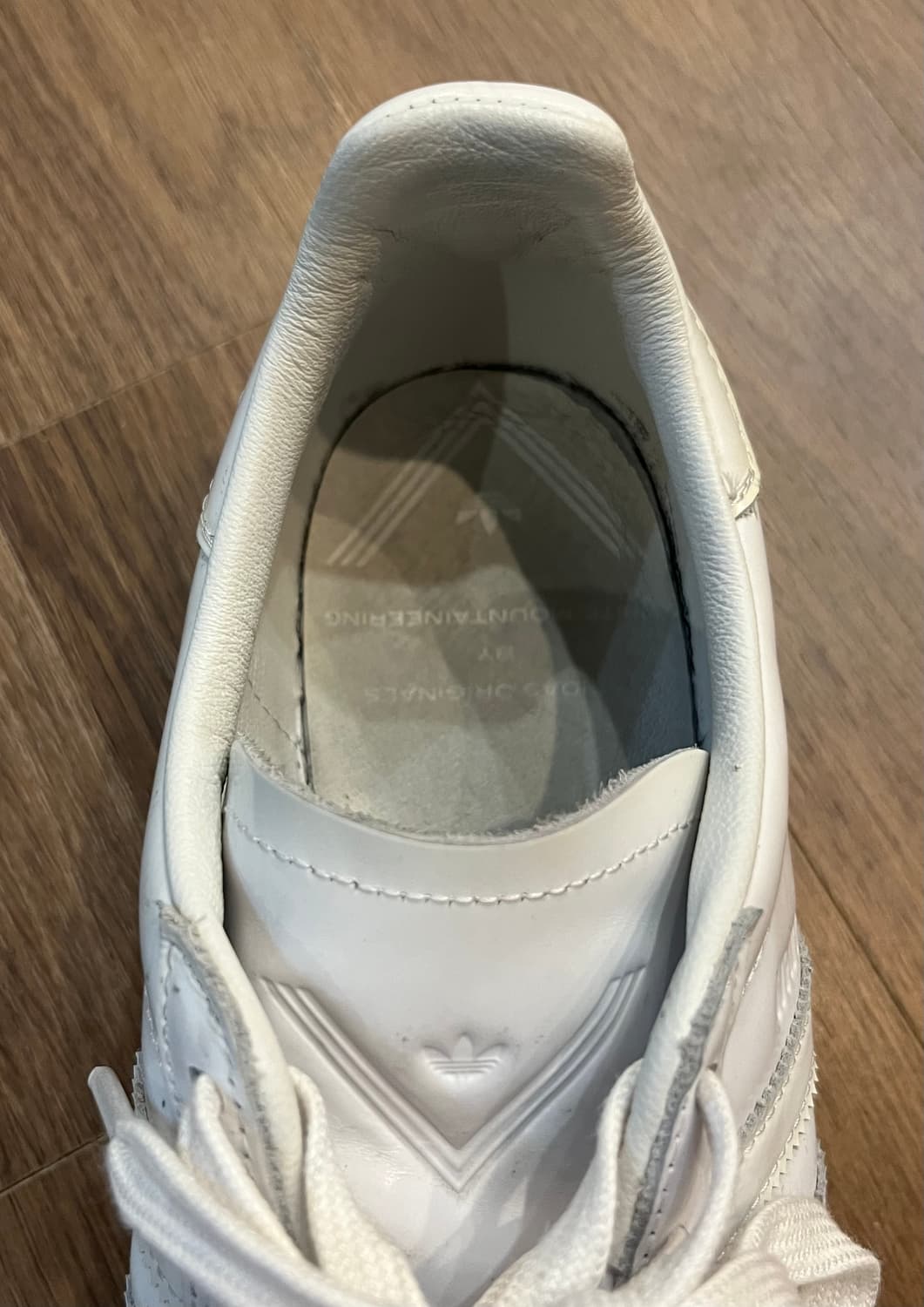 아디다스 화이트 마운티니어링 스탠스미스 페이턴트 레더 상품이미지2