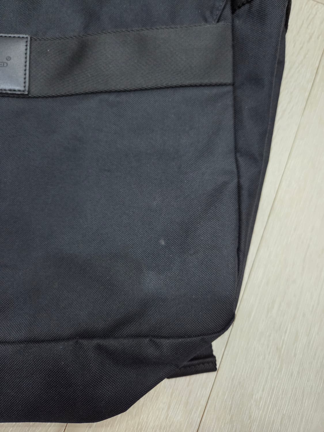 메종미네드  블랙 버클 메신저백 상품이미지7