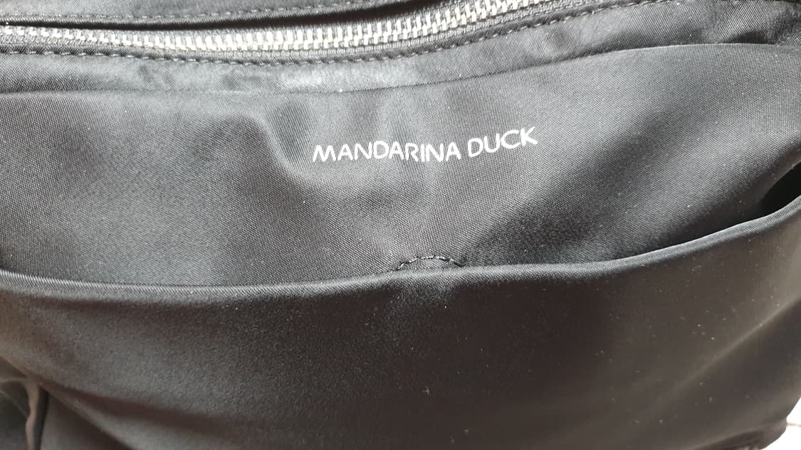 만다리나덕 블랙 크로스백 ORE ORT23651 상품이미지4