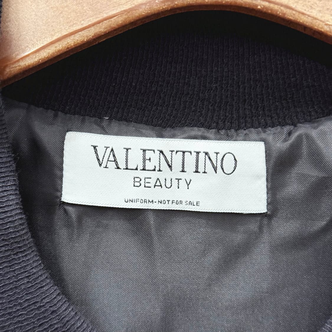 발렌티노 뷰티 나일론 블루종 집업 로고 자수 디테일 블랙 상품이미지7