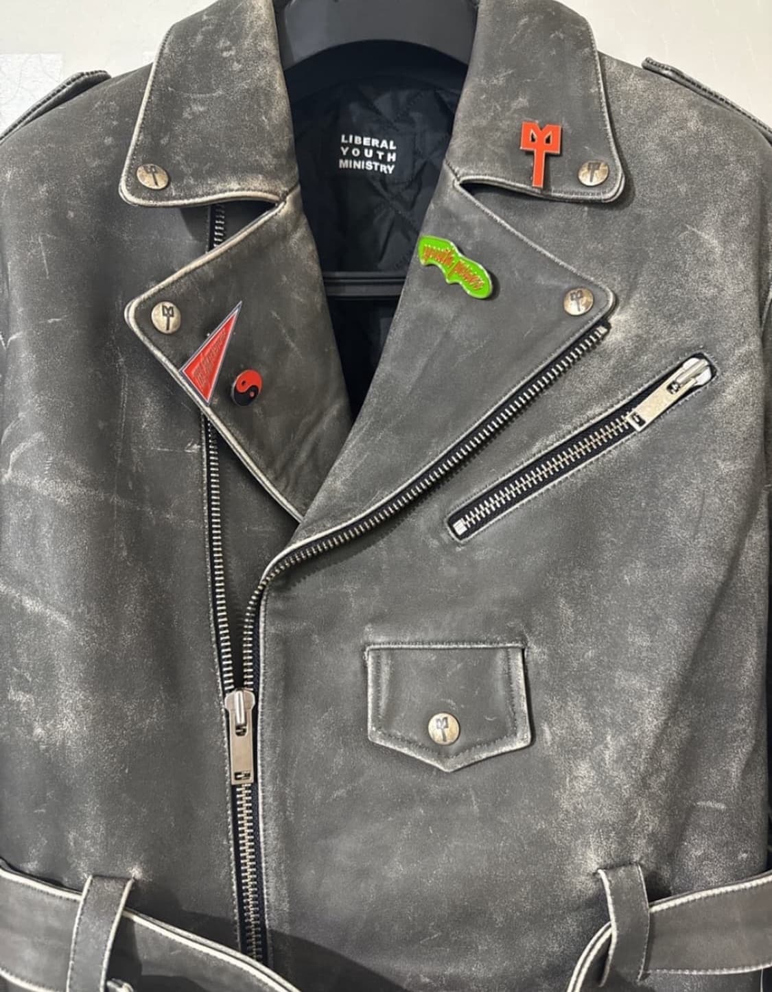 베일리가 입은 LIBERAL YOUTH MINISTRY 스터드양가죽자켓 상품이미지6