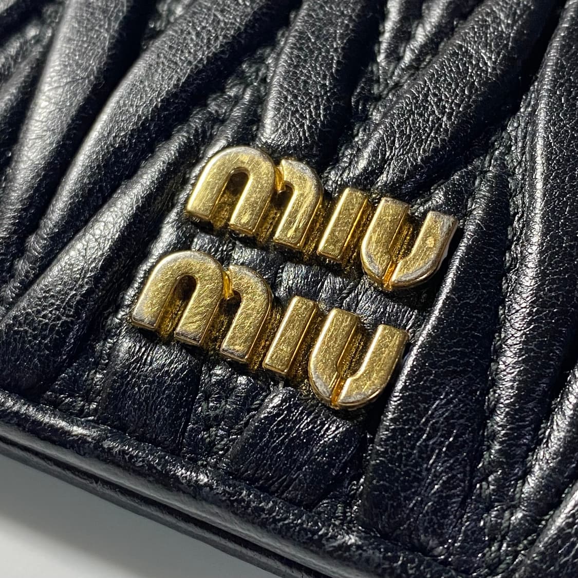 [정품] MIU MIU 미우미우 마테라쎄 나파레더 컴팩트 반지갑 상품이미지2