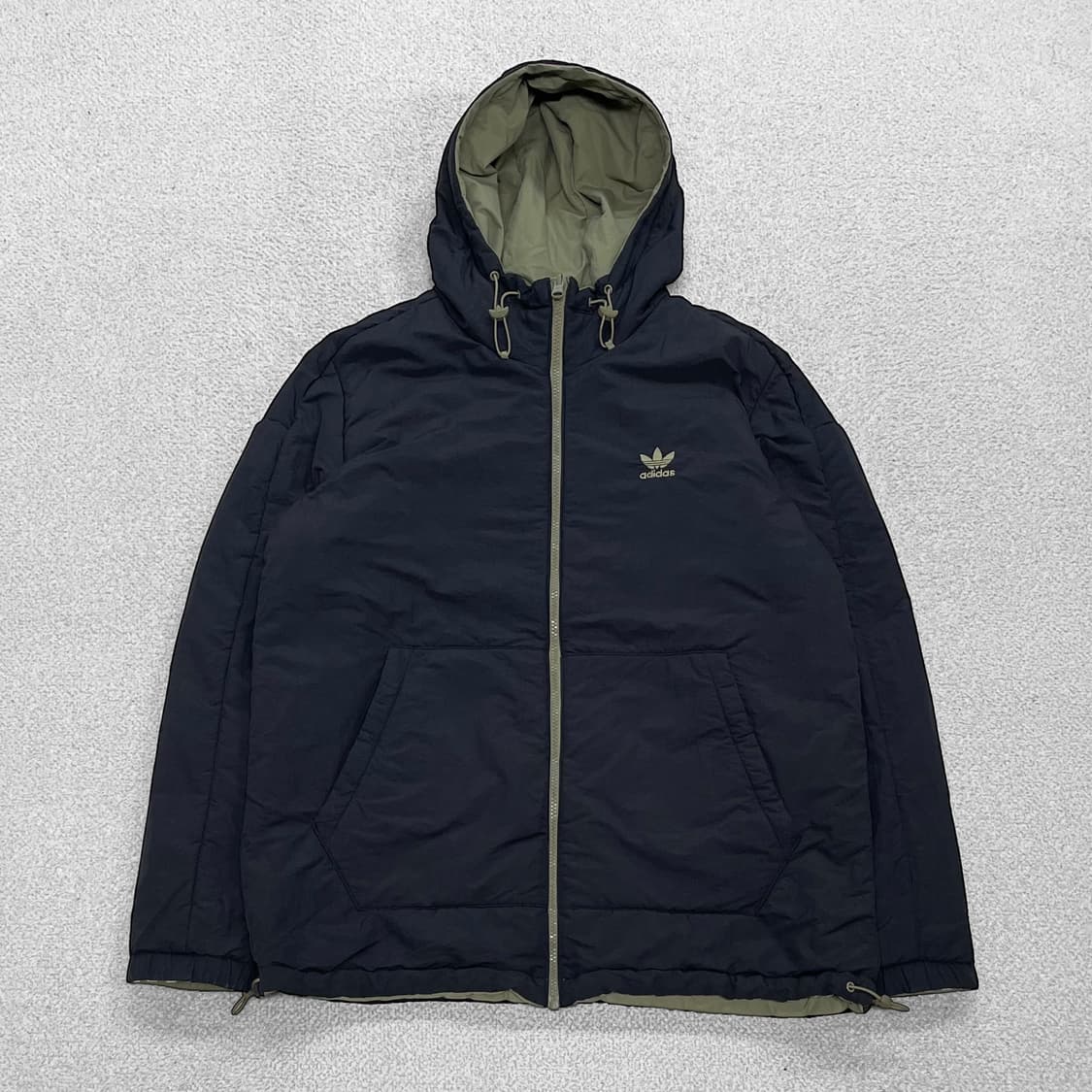 아디다스 오리지널 리버시블 락업 패딩 점퍼 카키 블랙 상품이미지2