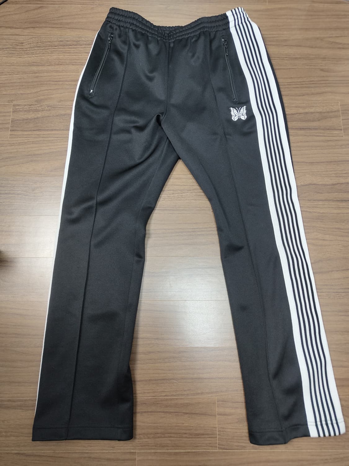 니들스 트랙팬츠 네로우핏 검흰 s사이즈 상품이미지3