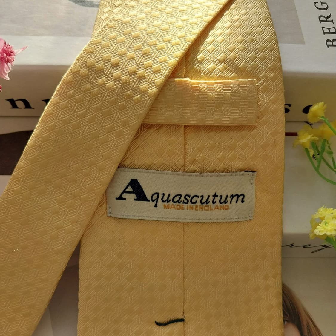 아쿠아스큐텀 실크 옐로우 자카드 넥타이 9.4cm A등급 K1498
 상품이미지5