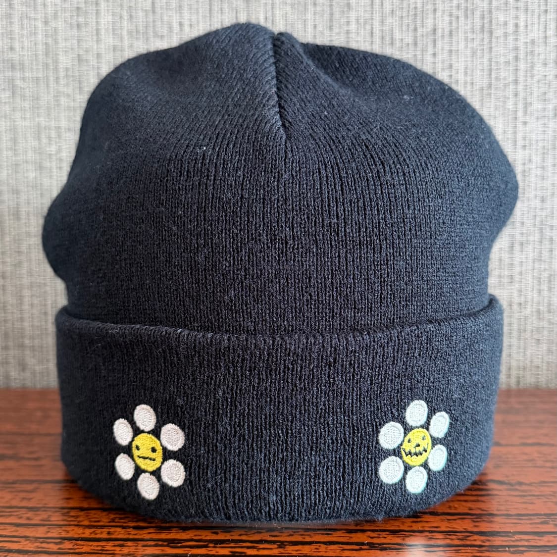 피스메이커 검정색 꽃 블랙 플라워 스마일 자수 비니 니트 모자 남여 공용 상품이미지1