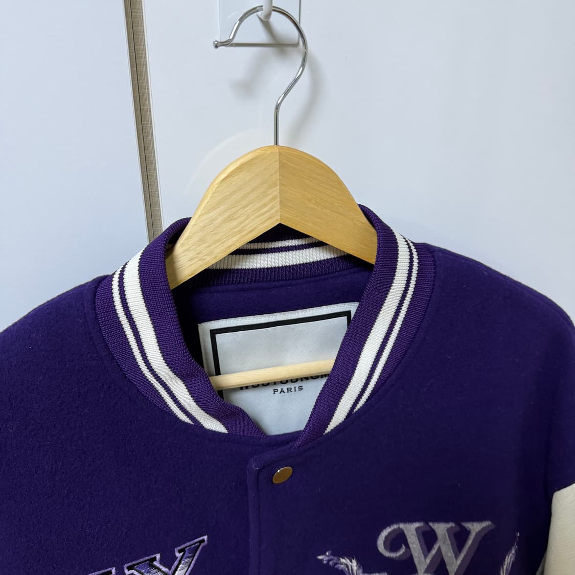 우영미 깃털 백로고 바시티 자켓
48 상품이미지5