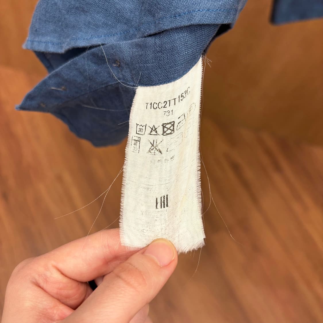 엠포리오 아르마니 린넨 블렌드 긴팔 셔츠 미니멀 히든 버튼 디테일 블루 상품이미지7