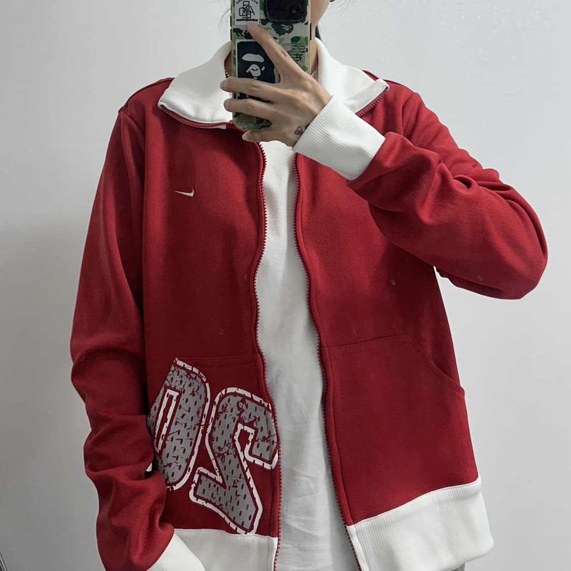 나이키 00s 스우시 사이드버튼 흰빨 져지 트랙탑 상품이미지3