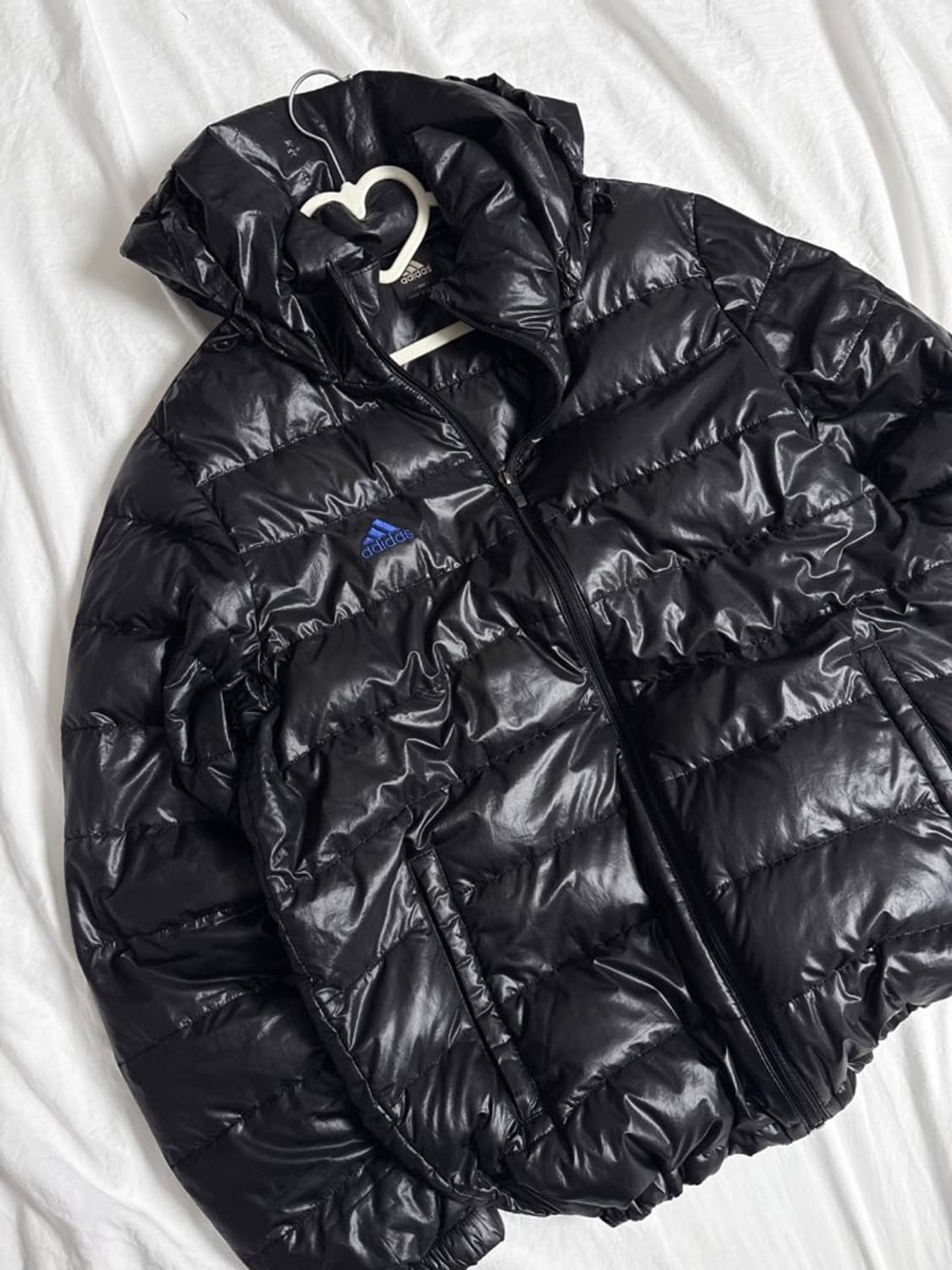아디다스 y2k 유광 후드패딩 상품이미지2