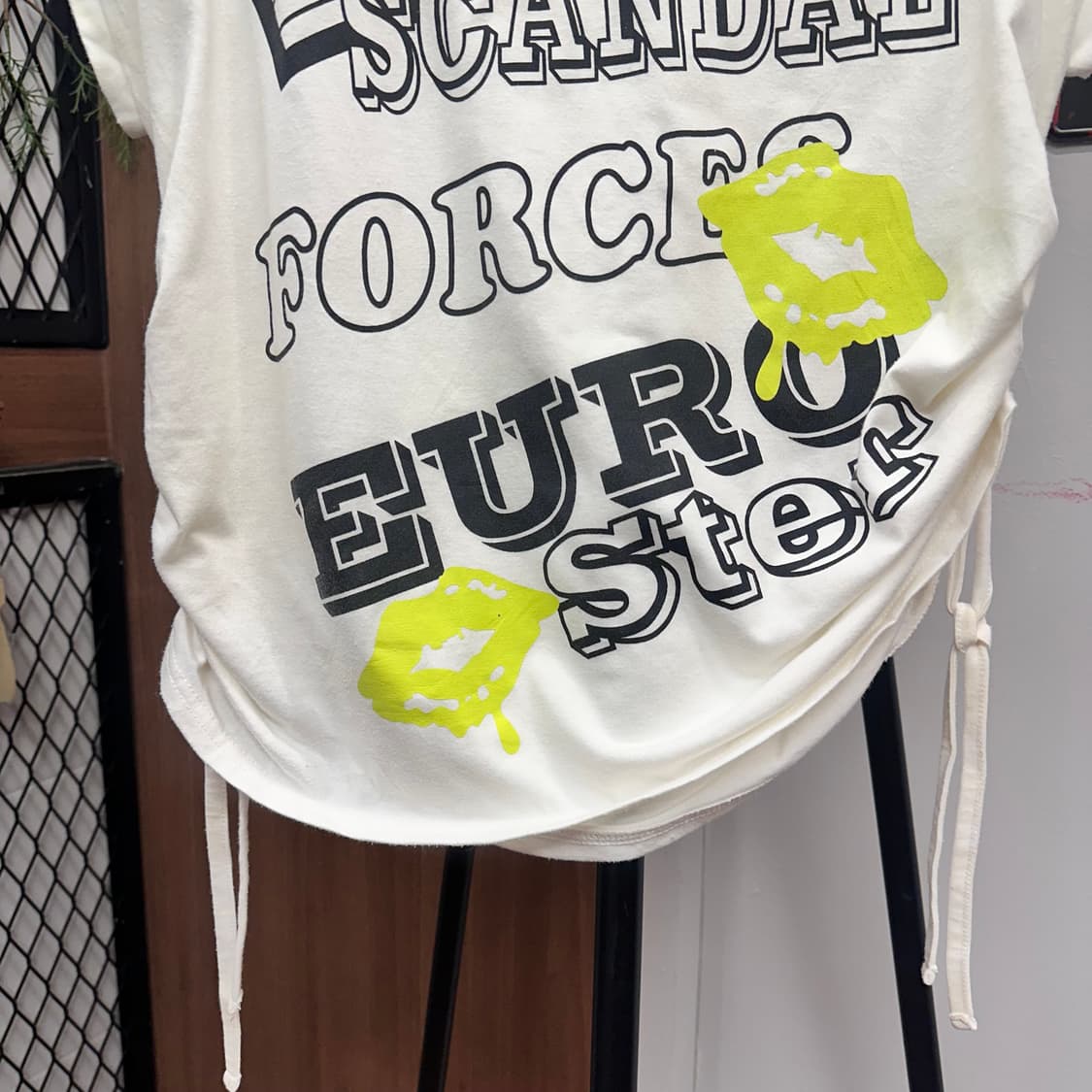 Funky Lettering One-Shoulder T-Shirt 상품이미지4