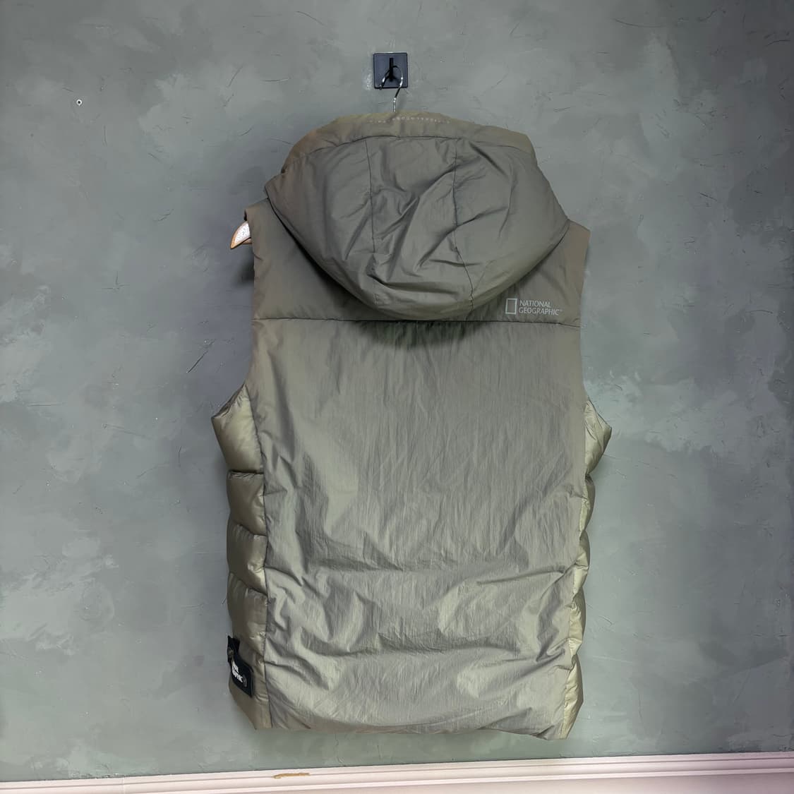 네셔널지오그래픽 일런드 덕 다운 패딩 조끼 카키 상품이미지5
