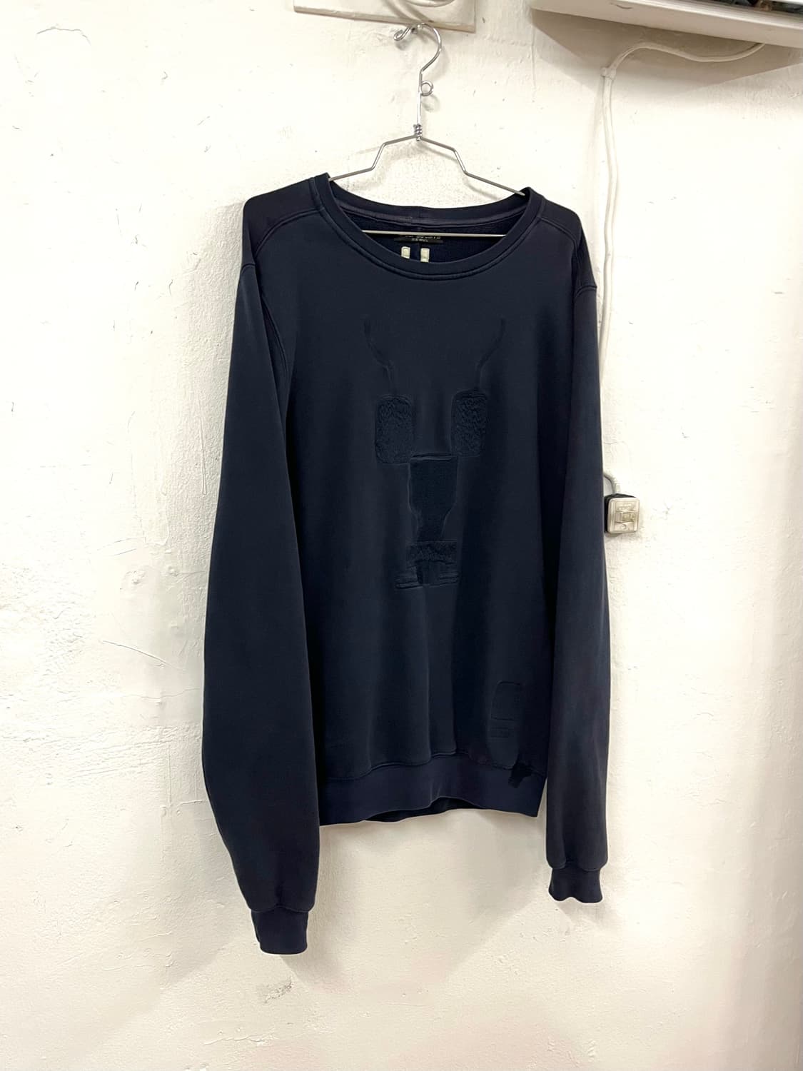 릭오웬스 다크쉐도우 비대칭 자수 맨투맨 스웻셔츠 상품이미지3