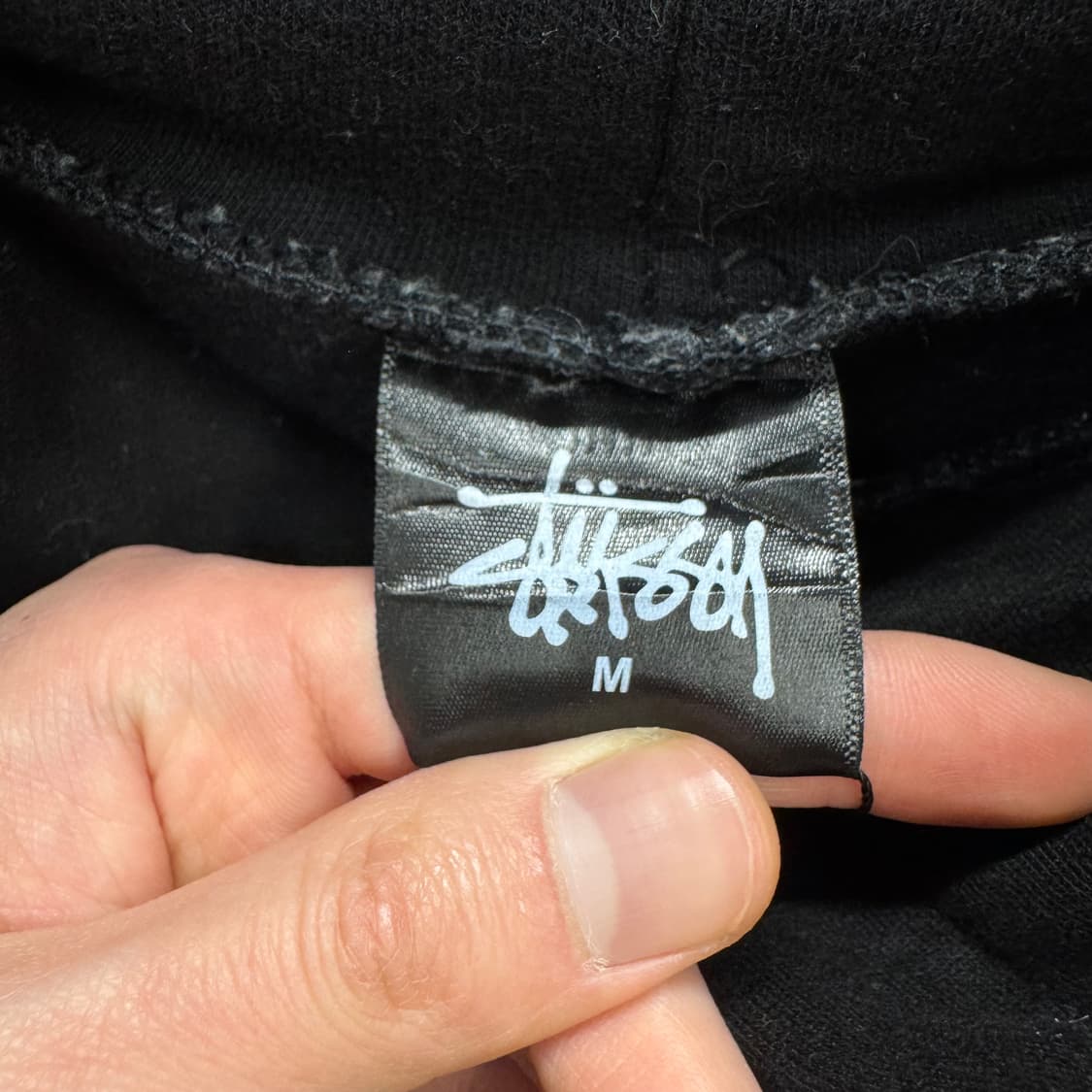 스투시 월드투어 기모 후드티 전면 레터링 로고 포인트 블랙 상품이미지6