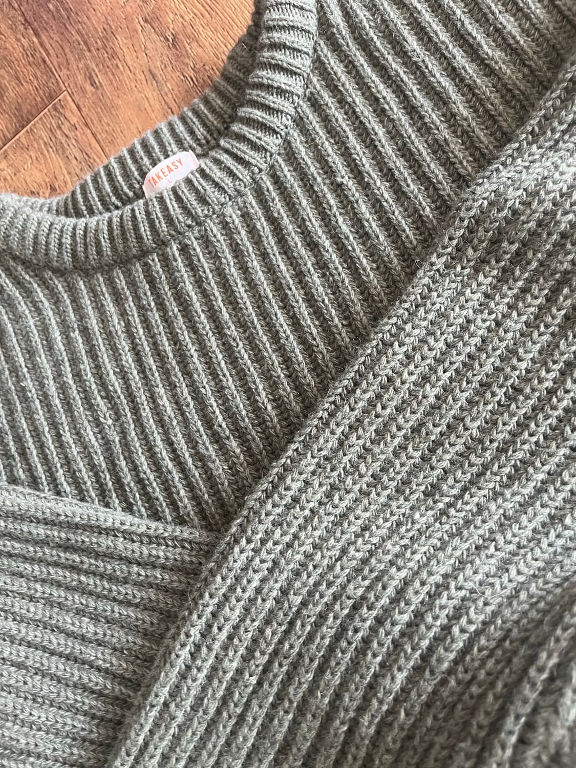 테이크 이지 카키 크롭니트 상품이미지3