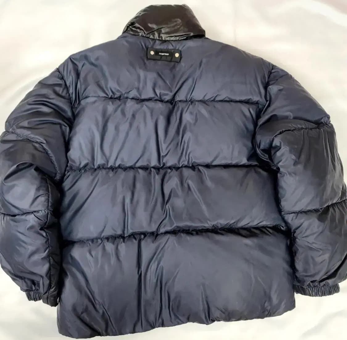 앤더슨벨 리버시블 유광 덕다운 패딩 상품이미지3