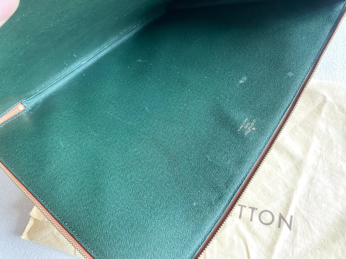 루이비통 에삐 큐멘 라지 도큐먼트 브라운 클러치 상품이미지5