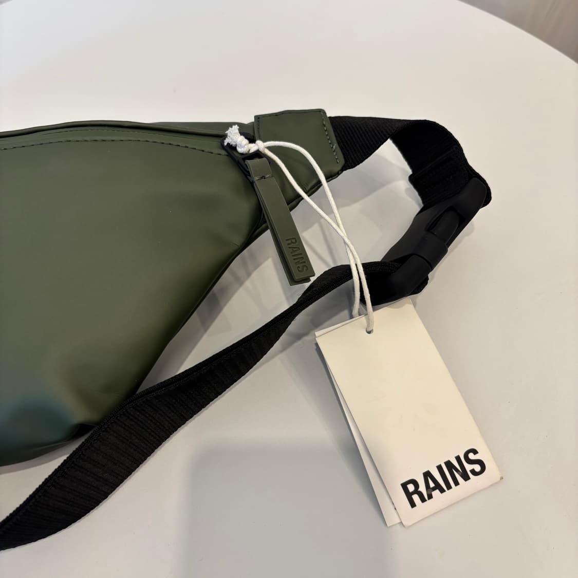 정품 Rains 레인스 힙색 크로스백     상품이미지5
