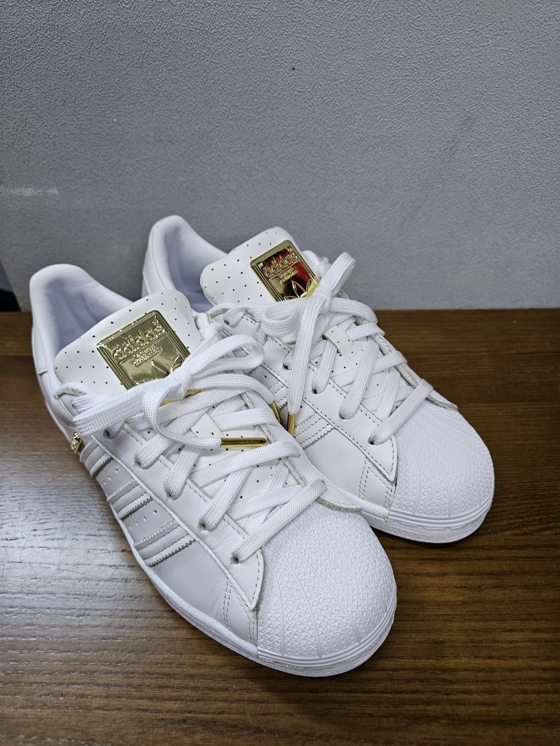 아디다스 슈퍼스타 금장 트리플화이트 상품이미지2