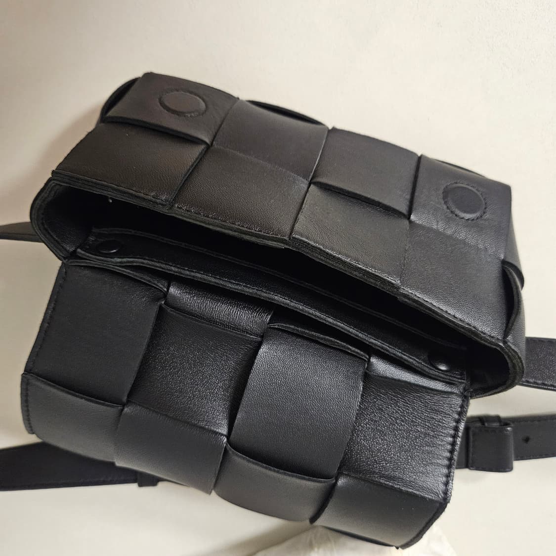 보테가베네타 카세트 벨트백 상품이미지7