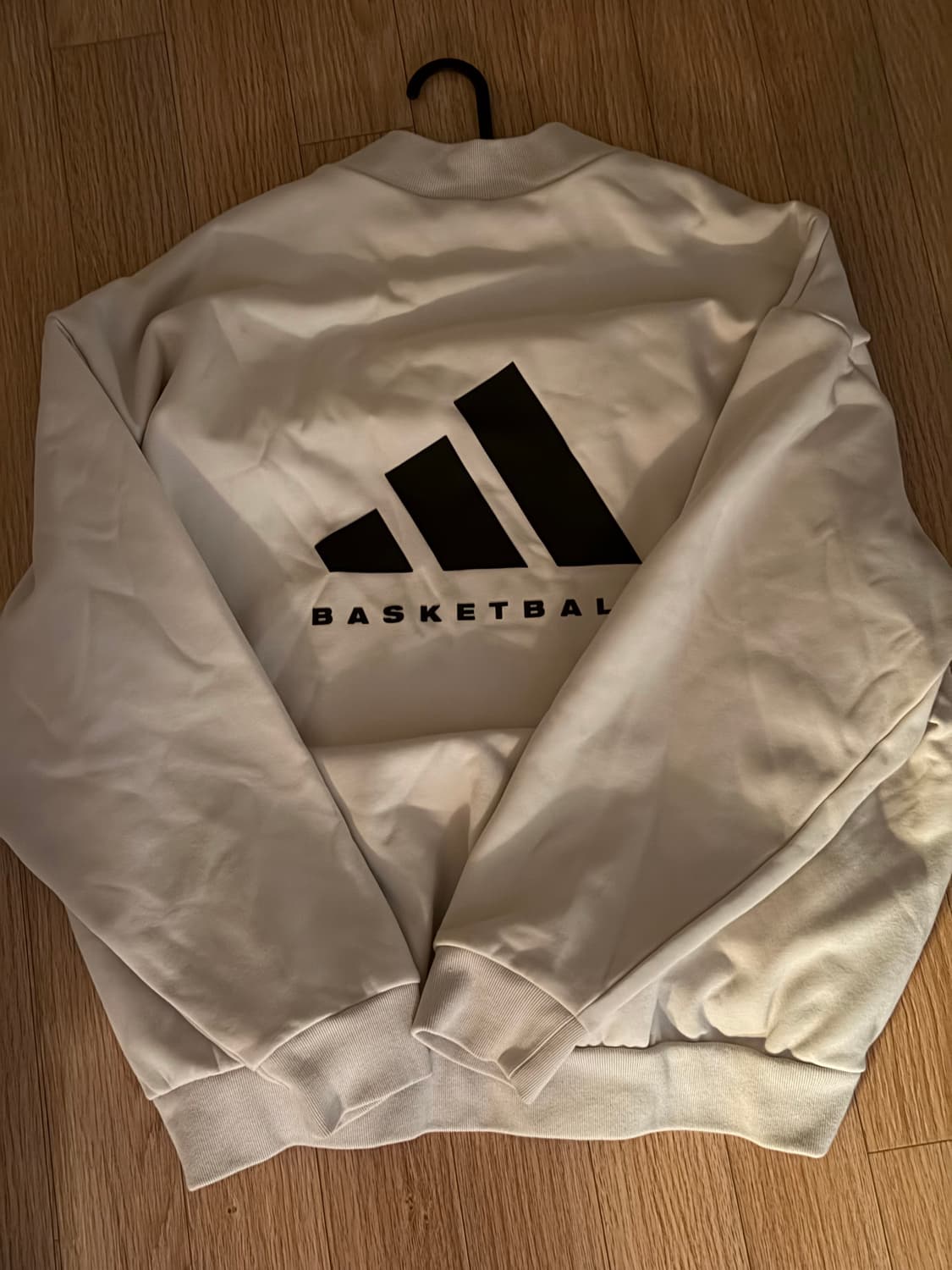[아디다스] BASKETBALL SUEDED CREW SWEATSHIRT 상품이미지2