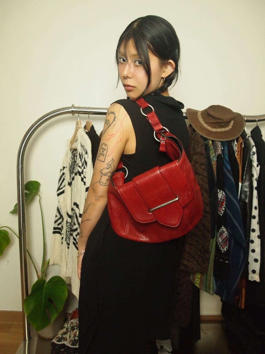 발리 레더 바게트 숄더백 상품이미지1